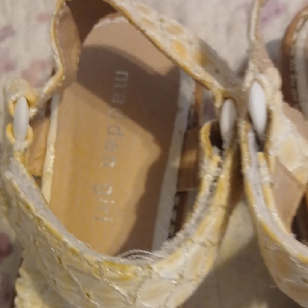Madden Girl chic cream